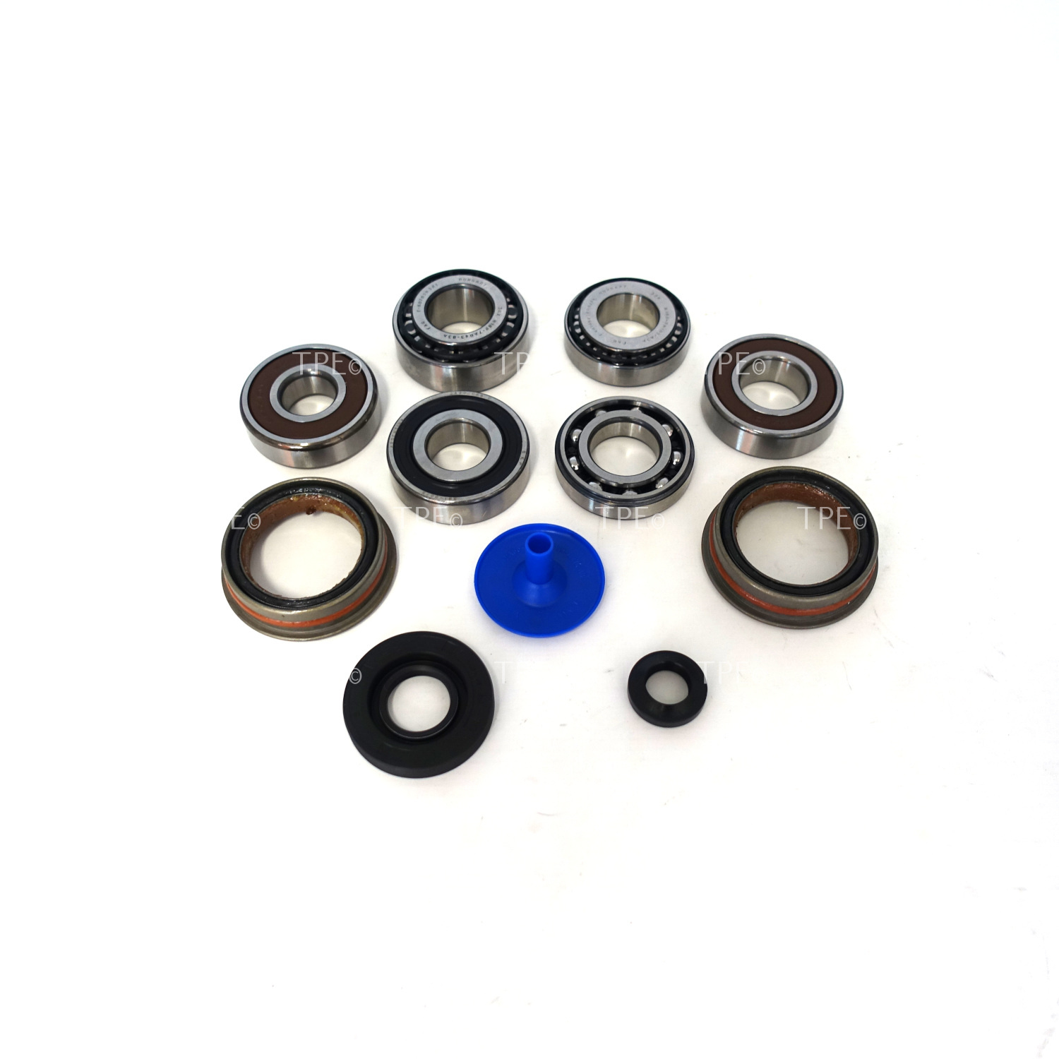 FO.KB.06-1 This kit contains aftermarker bearings & seals, but without differential bearings